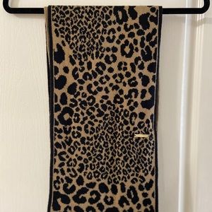 Michale Kors Leopard infinity scarf